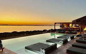 Akre Hotel - Designed For Adults